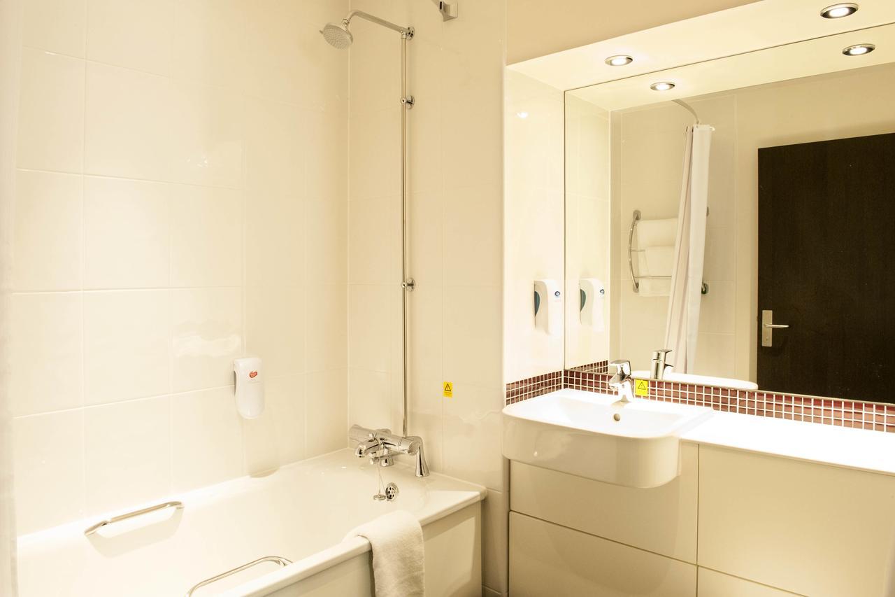 Premier Inn London Clapham ภายนอก รูปภาพ